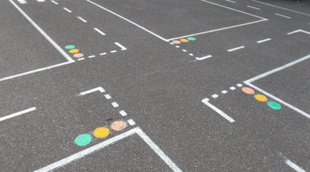Signalisation mar&eacute;que au sol pour une cour d'&eacute;cole